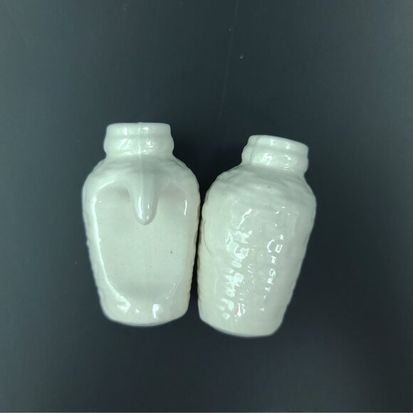 Two White Ceramic Mini Salt & Pepper Shakers Set - Picture 5 of 7